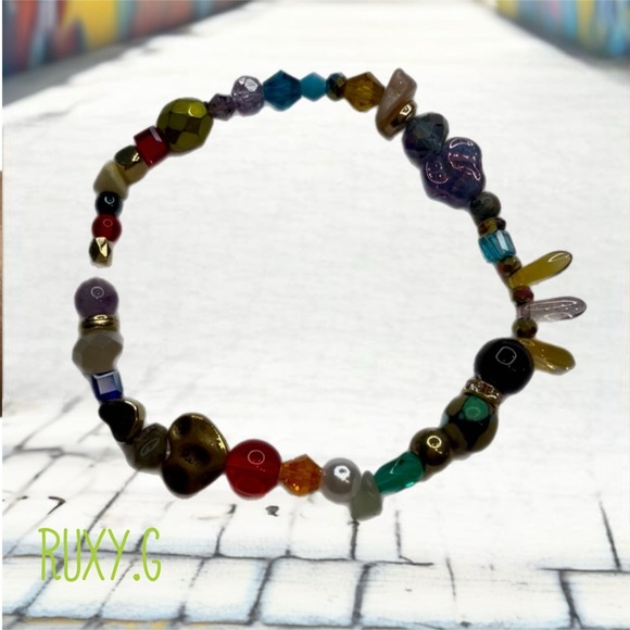 4.   Vibrant Beaded Bracelet Set - Picture 7 of 9